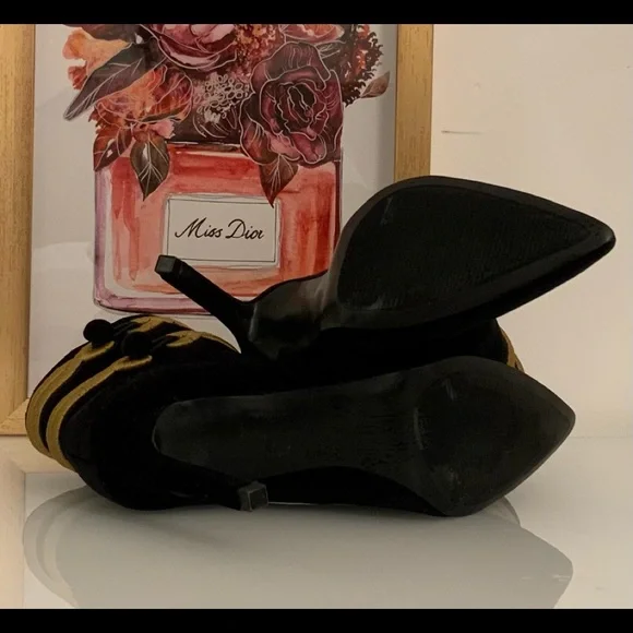 Nine West Pointy Toe Victorian Style Booties Suede Ankle Boots Size 5.5M - Picture 6 of 7